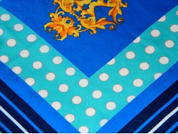  Платок шейный синего цвета в горошек с золотым рисунком в центре